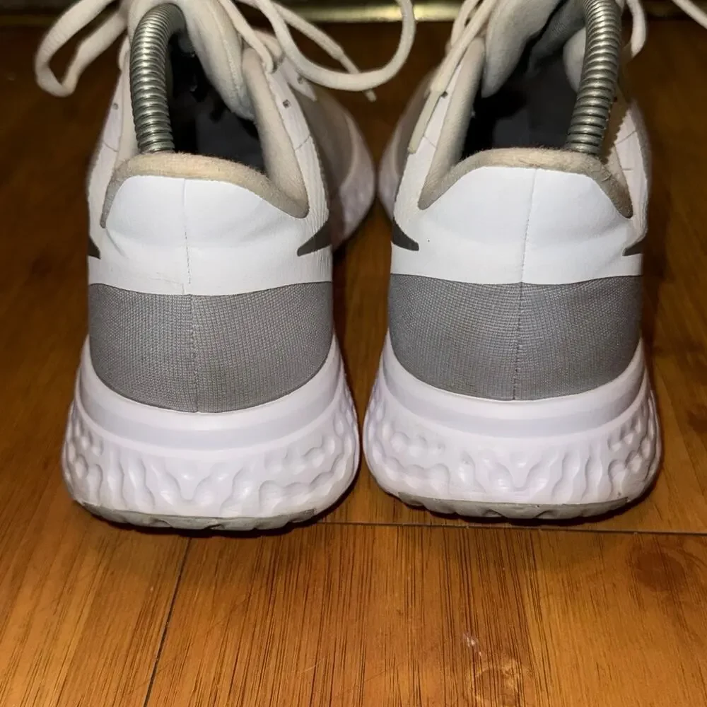 Nike Revolution Women’s Running Shoes Size 9.5 White Pure Platinum BQ3207-100